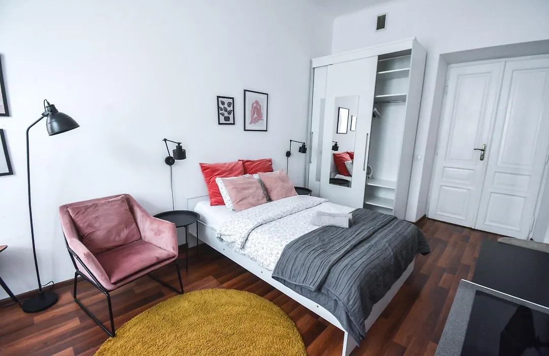 Lion Apartments - Laba-1